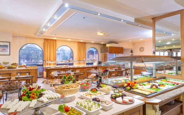 Отель Mare Monte Beach Hotel