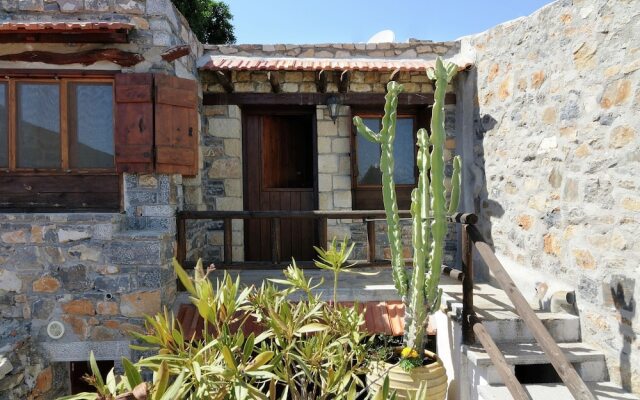 Art Traditional Villas, 18th C Complex 4 Residents And 1 Studio, Near the Sea