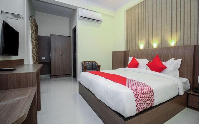 OYO 15218 Hotel Rasha Niwas