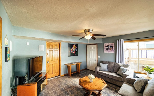 Redbud Retreat Amenity-filled Waterfront Home!