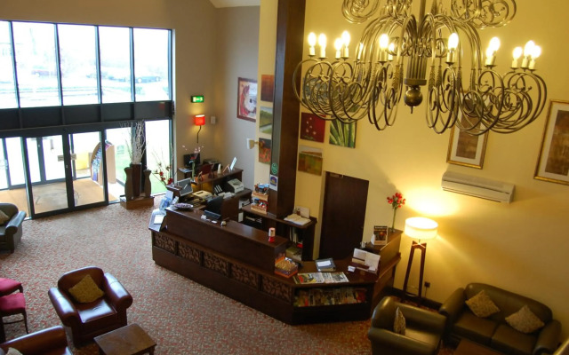 Best Western Plus Pastures Hotel