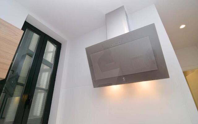 Five Windows to La Latina by Batuecas