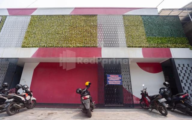 Super OYO 2223 J&b Room Utan Kayu