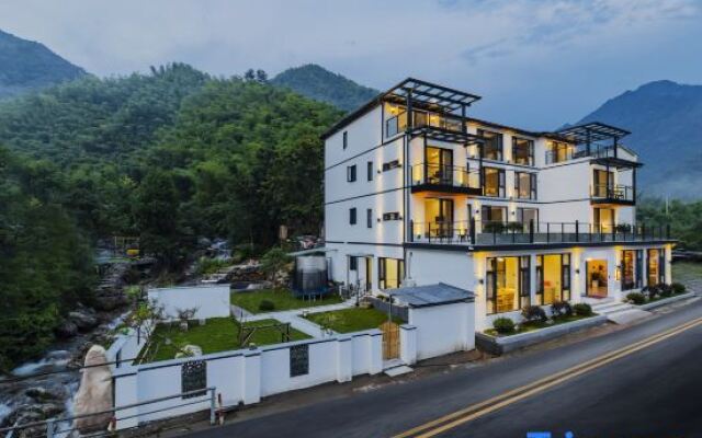 Shanfeng Zhuyun · Creekside Family Hiking Resort (Anji Longwang Mountain Rafting)