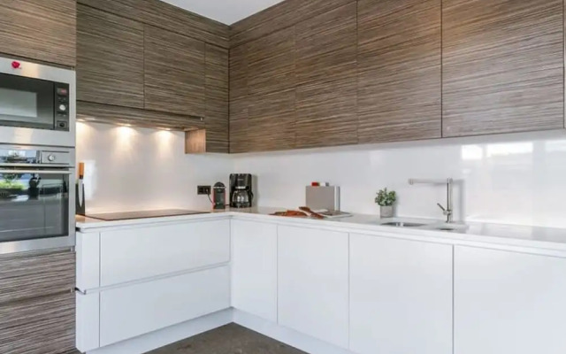 Spacious House With Garden and Parking