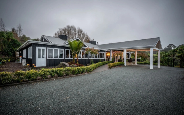 Woodhouse Mountain Lodge