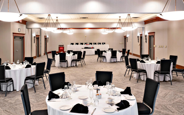 Ramada Hotel & Conference Center by Wyndham Kelowna