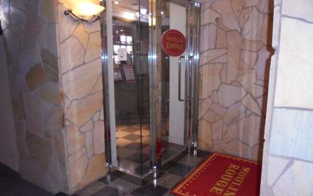 HOTEL MOULIN ROUGE - Adults Only