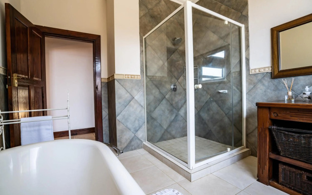 6 Bedroom Tuscan Styled Home in Umdloti Beach