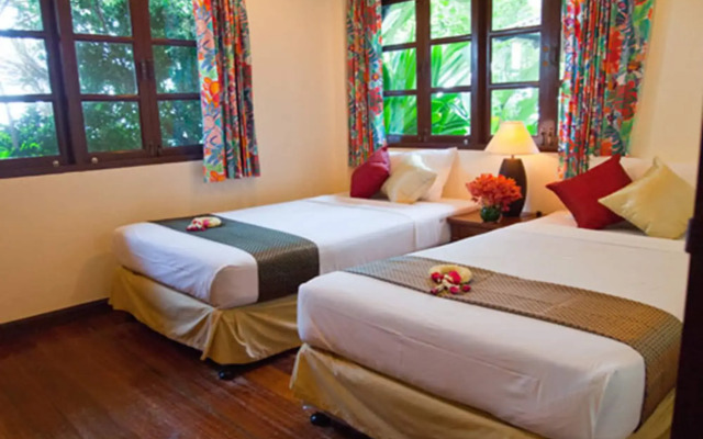 Baan Klang Aow Beach Resort