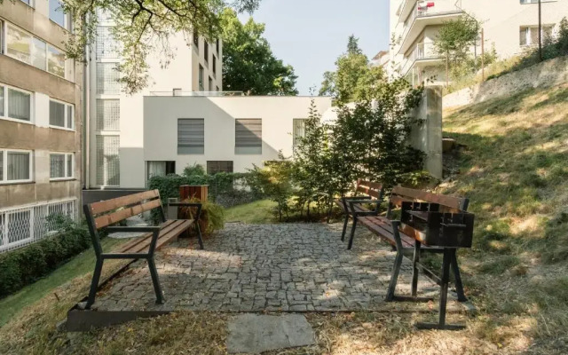 Spacious Studio in Smíchov by Prague Days