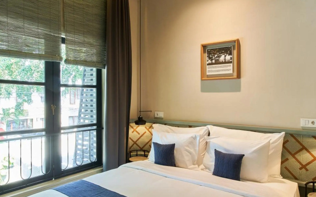 Lamandau House