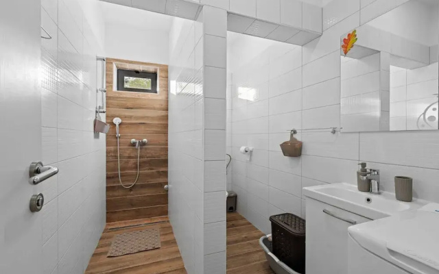 One-bedroom Apartment Near Beach