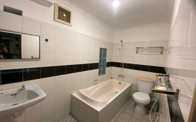 Hotel Lestari Near Lippo Plaza Mall Jember
