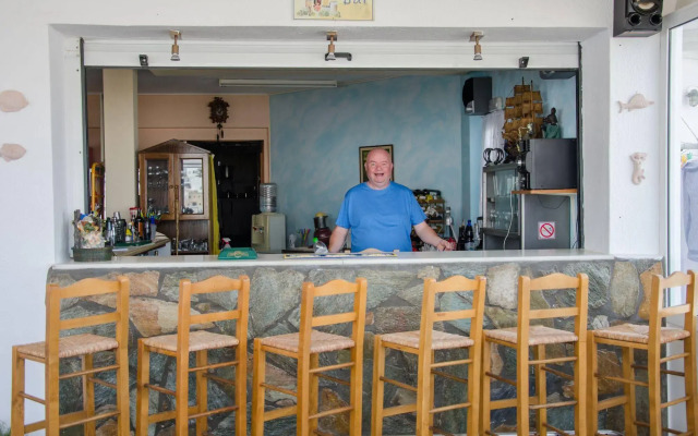 George & Irene Hotel