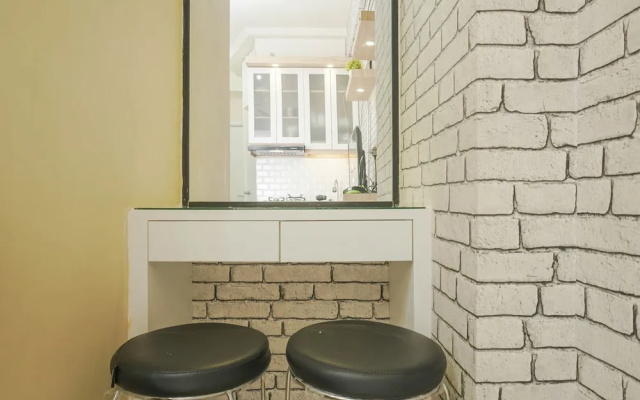 Comfy and Beautiful Studio Green Pramuka Apartment