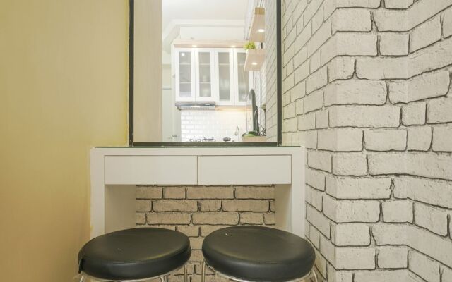 Comfy and Beautiful Studio Green Pramuka Apartment