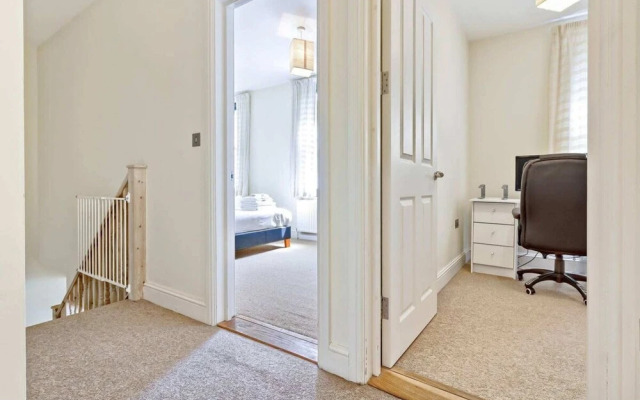 Stylish and Bright 3 Bedroom Duplex in North London