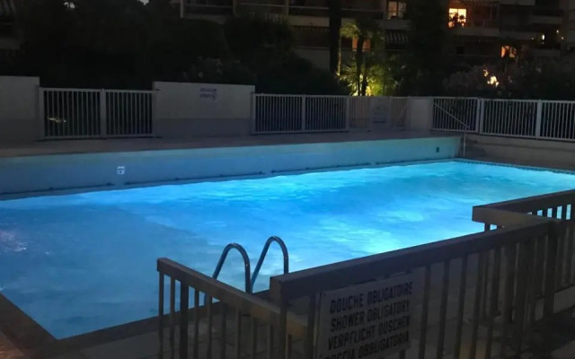 Golfe Juan, quiet apartment with pool, near the beach