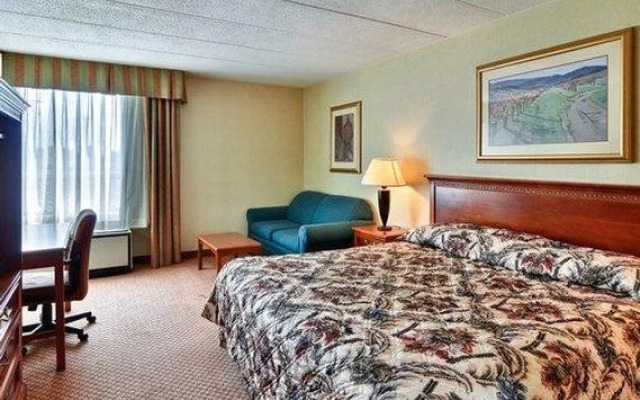Rodeway Inn & Suites & Conference Center