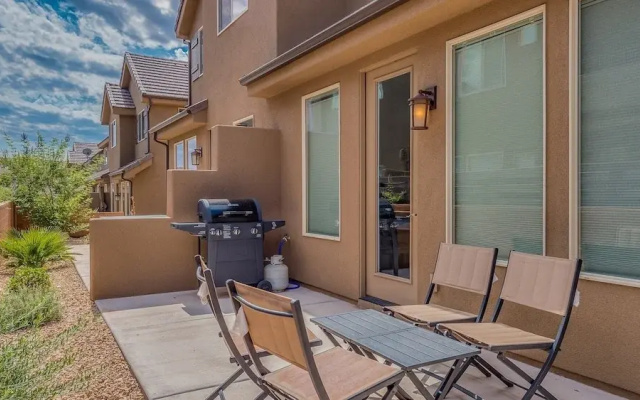 Razorback Ridge 4 Bedroom Apts by Redawning