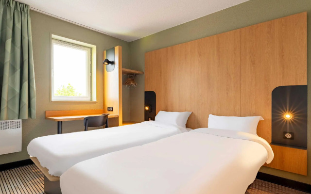 B&B HOTEL Calais Centre Saint-Pierre