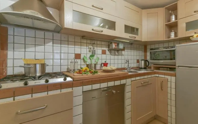 Scarlett Halldis Apartment