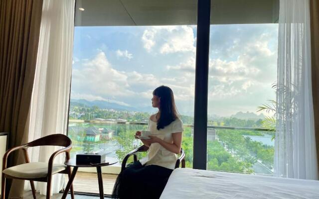 Diamond Hotel Van Đon