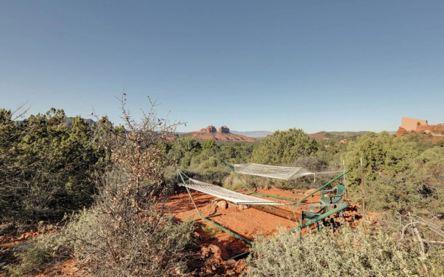 Amazing Views & On-site Hiking: Sedona Studio