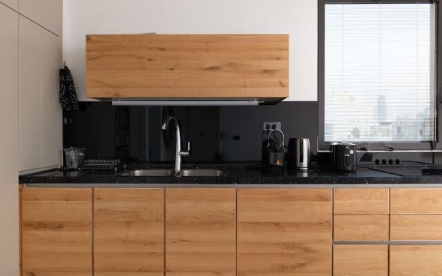 Luxury 2BR Balcony near beach Parking