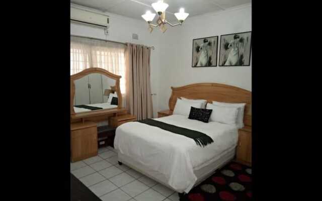 3 Bedrooms Exclusive House in Northmead