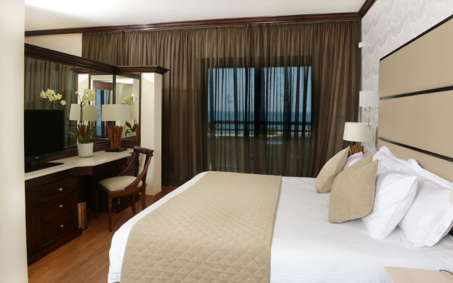 Palm Beach Hotel & Bungalows