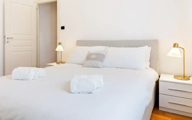 Bright flat next to the Vomero