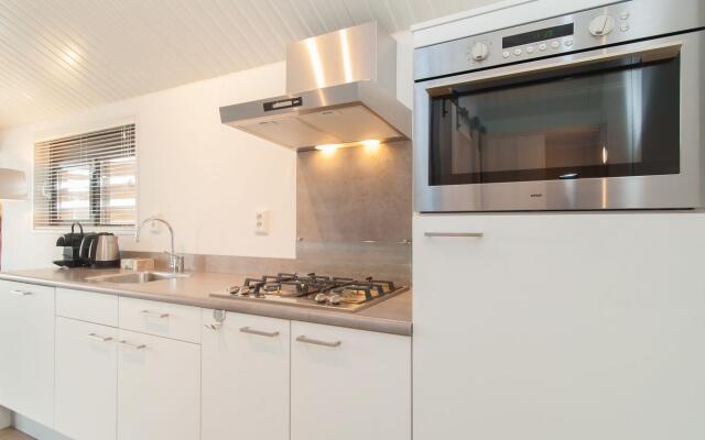 Comfortable Lodge With Hammock, Near the Beach