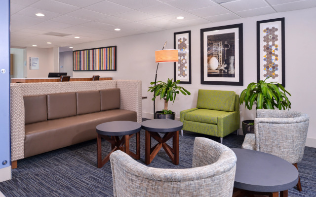 Holiday Inn Express And Suites Elgin