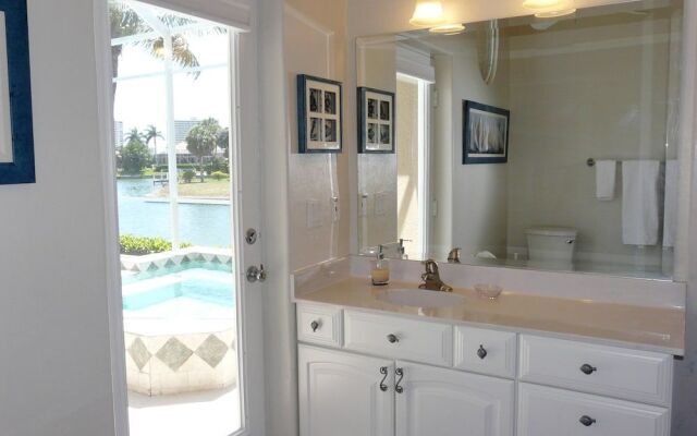 Waterfront Home With Pool, spa and Walk to Beach