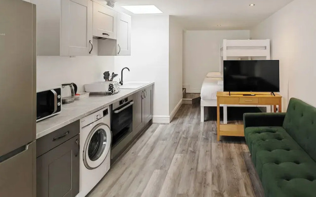 Reef Lodge Apartments