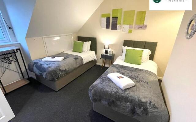 3 Bedroom 2 Bath House By Passionfruitproperties Close To Coventry City Centre - Free Wi-Fi, Driveway And Garden - 8RWC