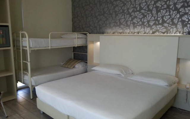 L'Hotel