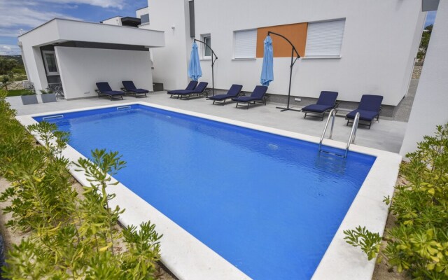 Pool Apartments & Rooms Mare