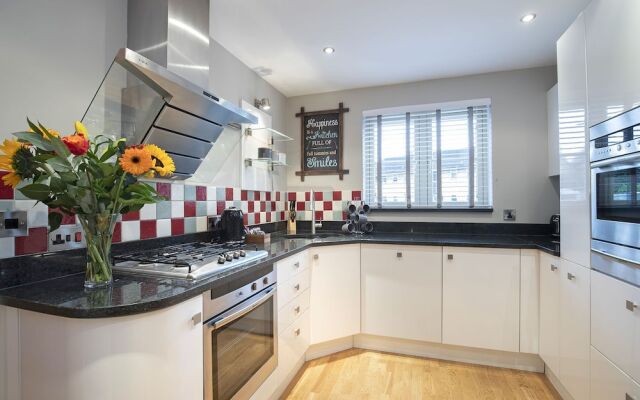 Elliot Oliver Cotswold Style 4 Bed House