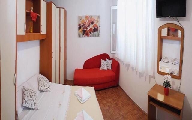 Apartments Liza - 80m from the sea