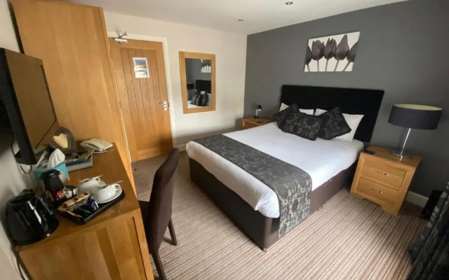 The Three Horseshoes Hotel