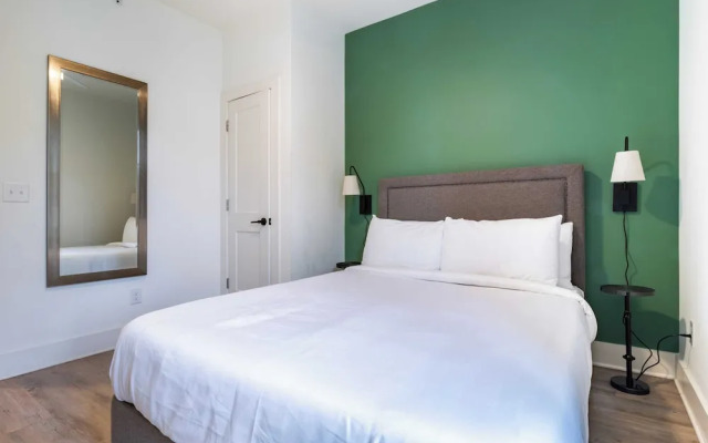 The Magnolia 2 by Avantstay Germantown Balcony