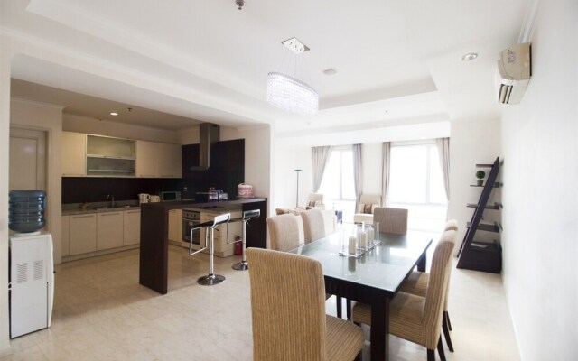 3 Bedroom at FX Sudirman by Travelio