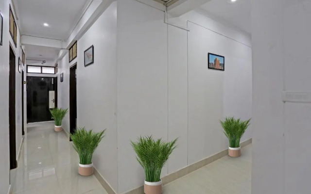 Oyo Townhouse 1082 Holidayy Inn