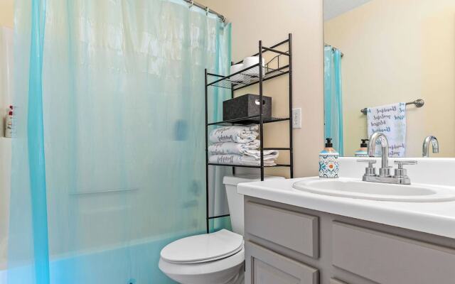 Five Points Dawg Crib On Campus