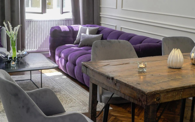 Opera Apartment with Garage, 2BR & 2BTH, AC