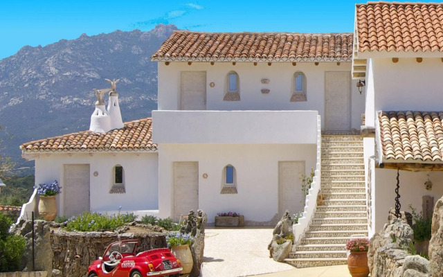 Sulia House Porto Rotondo, Curio Collection by Hilton