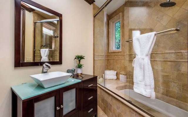 Robmar Mansion - Beverly Hills Mediterranean Estate With Pool & Sport Court